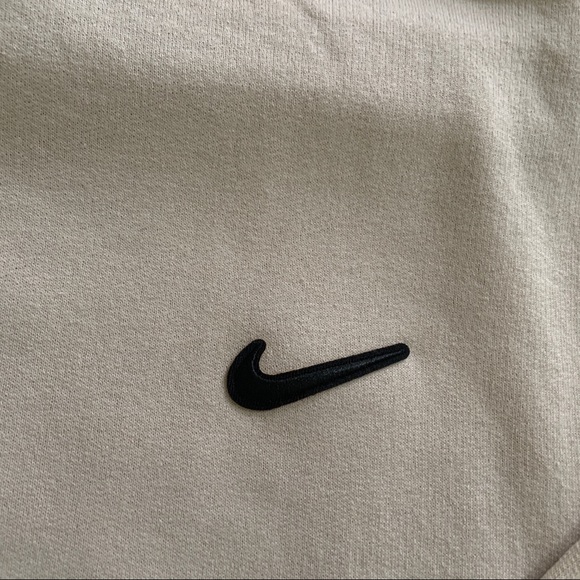 nike beige crewneck sweatshirt ✰ - Picture 3 of 3
